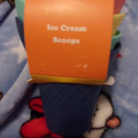 Sun squad Ice Cream Scoops Set of 4 New - Picture 3 of 4